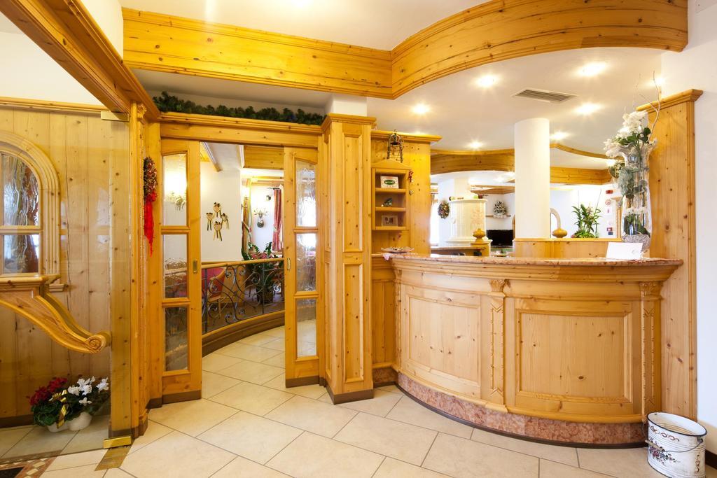 אראבה Hotel Garni Laura מראה חיצוני תמונה